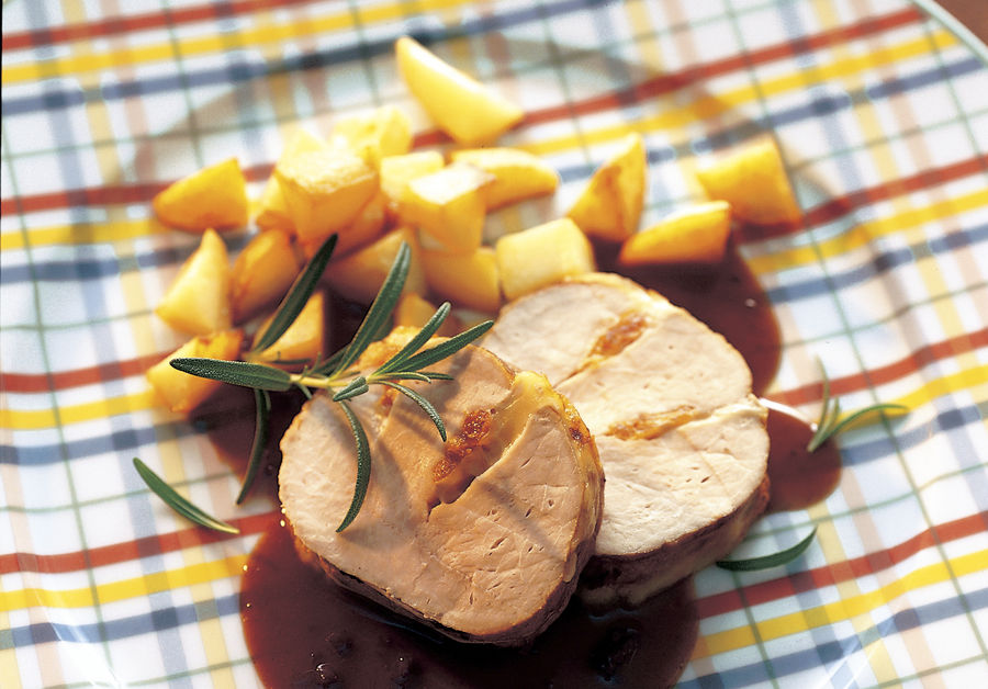 FILET DE PORC FARCI DE TILSITER À LA SAUCE AU BEURRE ET AU VIN ROUGE
