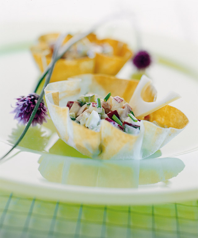 Petit paniers de pâte à Strudel, Emmentaler AOP, garnis d'une salade fraîcheur