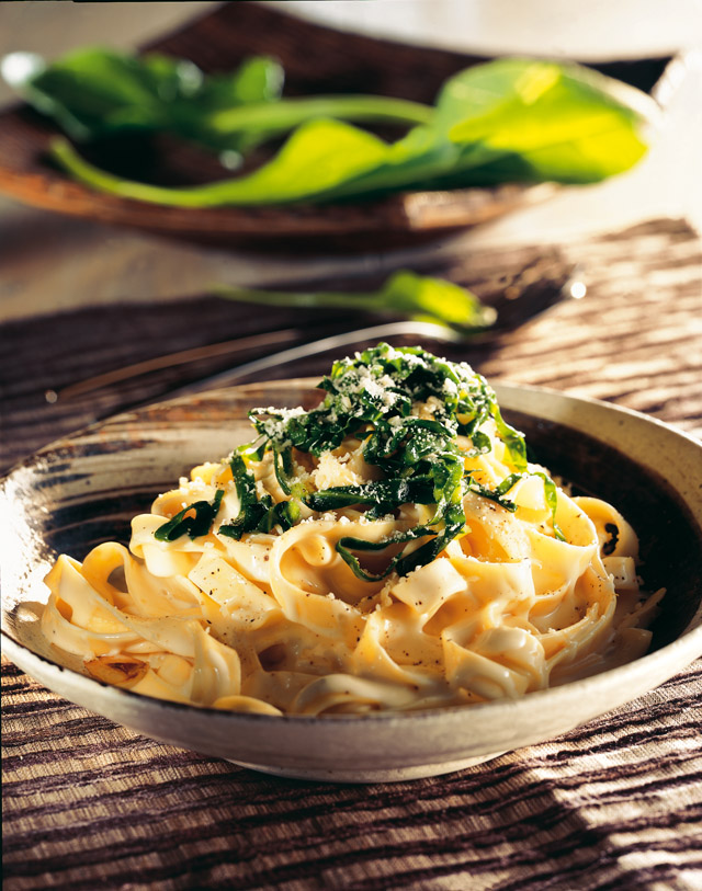 Tagliatelles à la fonduta, poêlée de blettes à l'ail, Sbrinz AOP et Emmentaler AOP