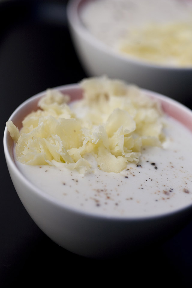 Mousse glacée au fenouil, rosette de Tête de Moine AOP