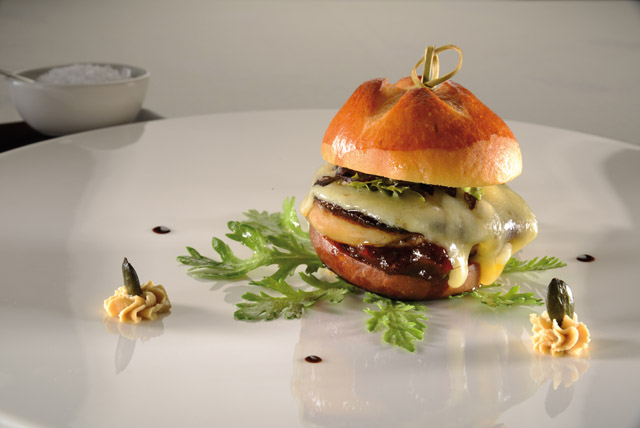 Mini hamburger au foie gras et Vacherin Fribourgeois AOP