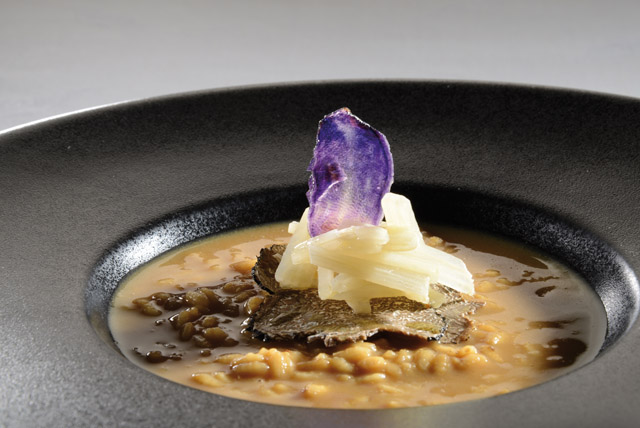 Risotto au Vacherin Fribourgeois AOP parfumé au vin cuit, fricassée de cardons aux truffes