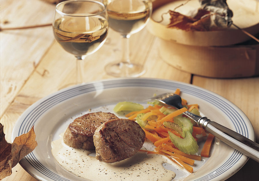 Médaillons de veau, sauce au Vacherin Mont-d'Or AOP