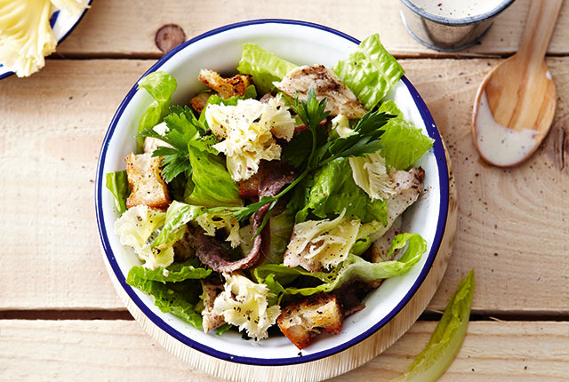 Salade César et rosettes de Tête de Moine AOP