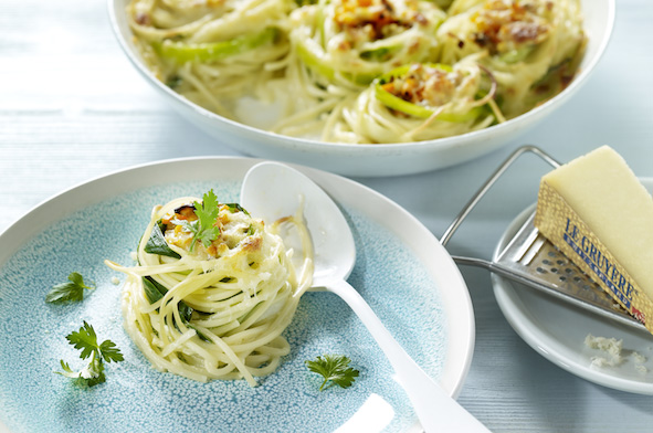 Nids de spaghetti, poireau et Gruyère AOP