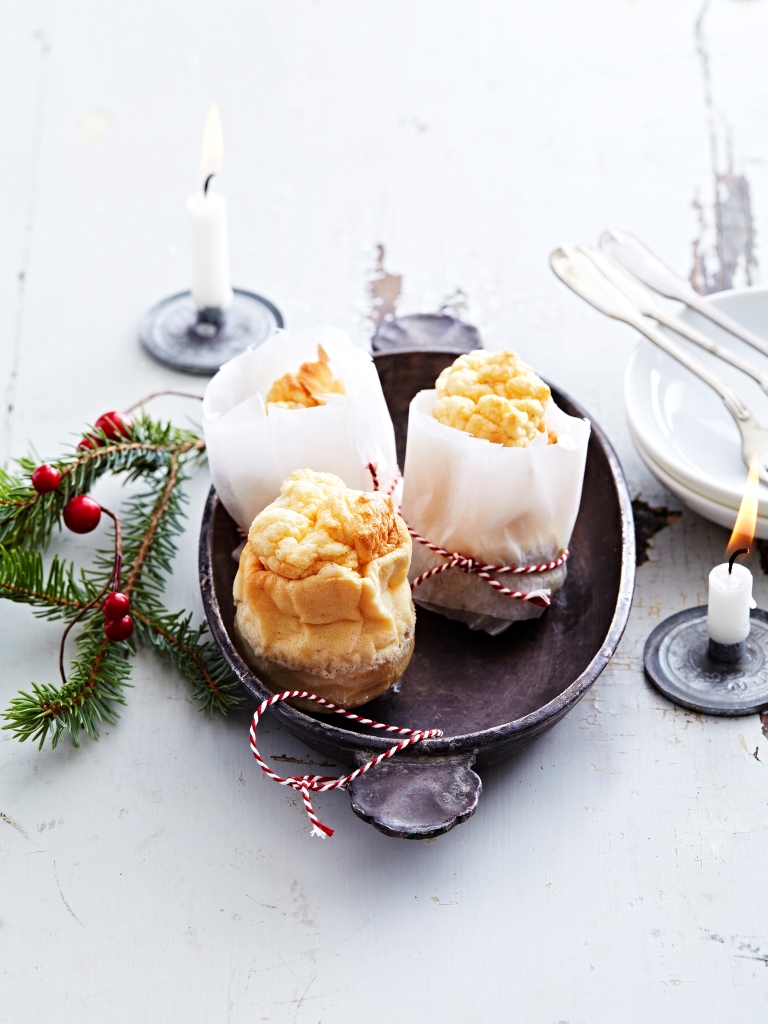 Soufflés aux champignons et Sbrinz AOP sur fonds d’artichauts