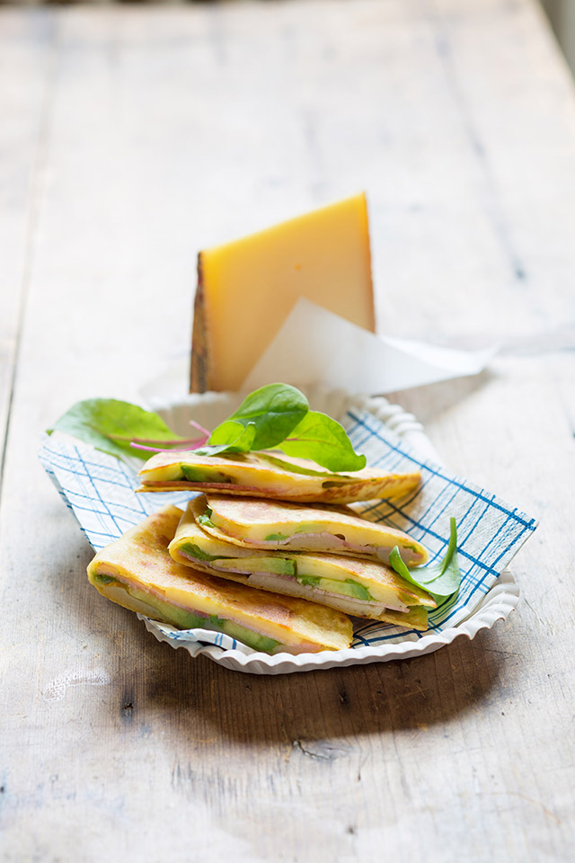 Crêpes de maïs au jambon, avocat et Gruyère AOP