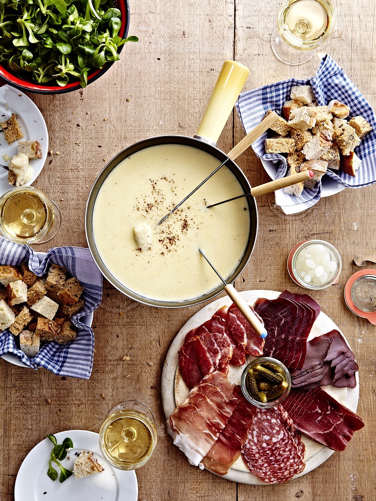 Fondue moitié-moitié avec Le Gruyère AOP Classic et Vacherin Fribourgeois AOP