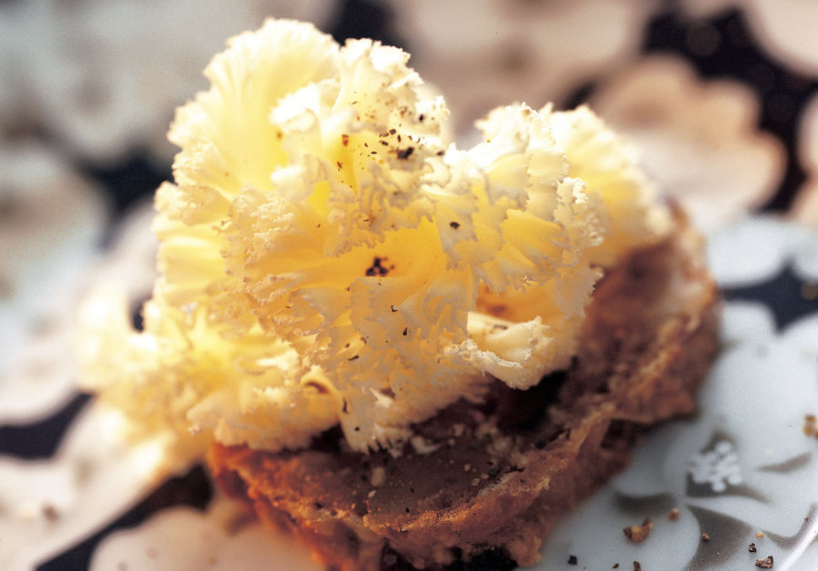 Rosettes de Tête de Moine AOP sur pain aux fruits