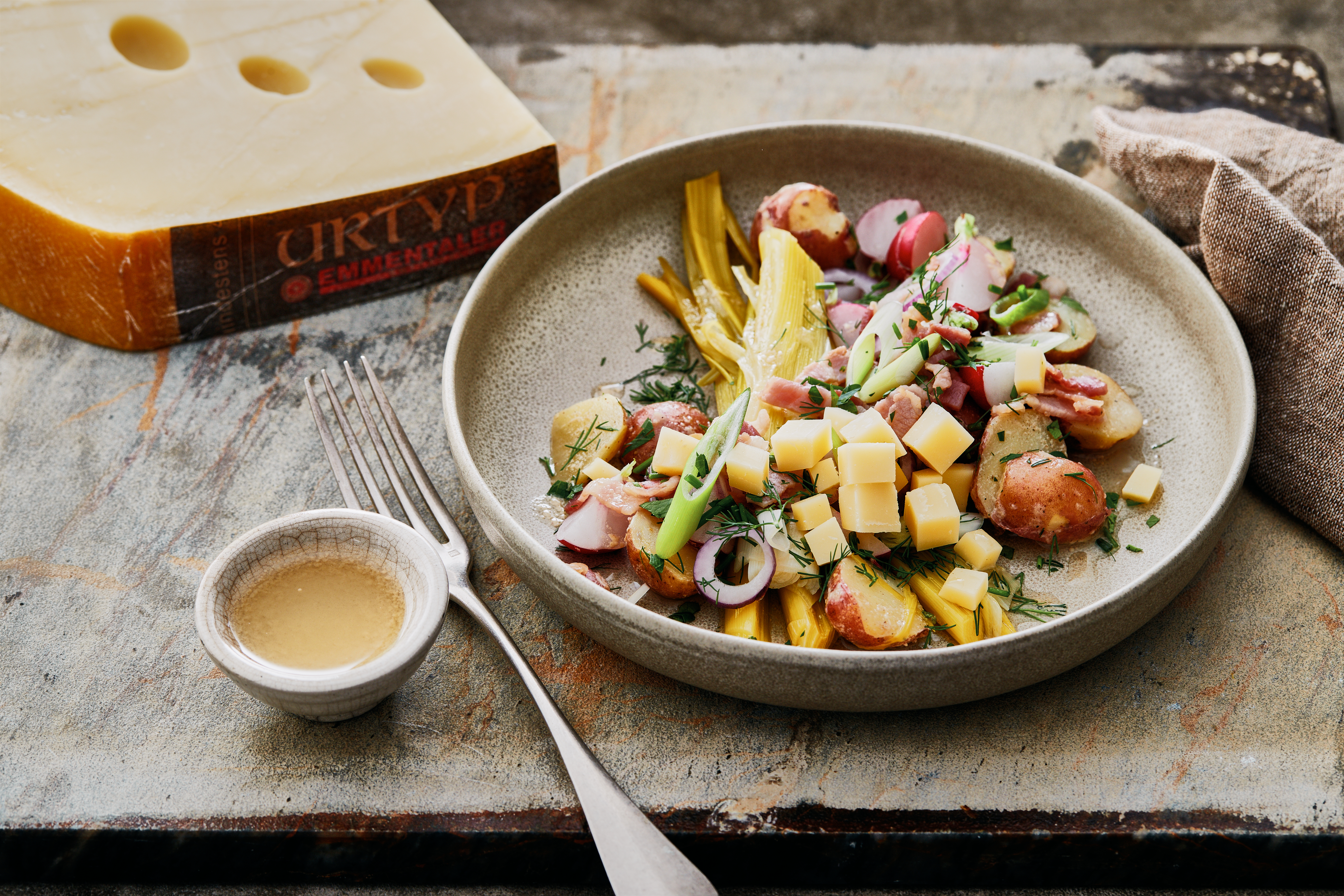 Salade de pommes de terre et poireaux à l'Emmentaler AOP URTYP®